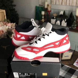 Jordan 11 low snakeskin